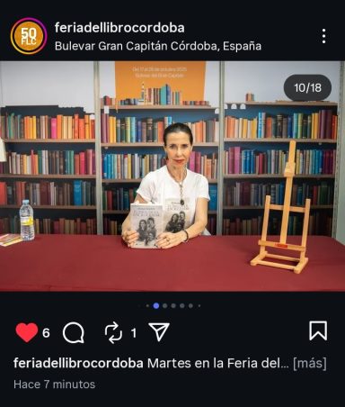 Moira Láqueis en la caseta de firmas de la Feria del Libro de Córdoba Moira Láquesis en la caseta de firmas de la Feria del Libro de Córdoba.