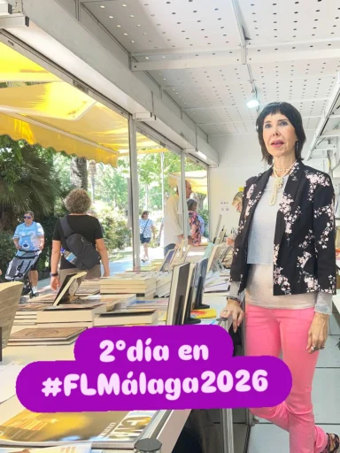 Moira Láquesis en la caseta de la Feria del Libro de Málaga