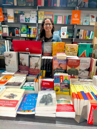 ¿Dónde está "El Hilo de la Encrucijada"? Caseta librería Luque Feria del Libro de Córdoba.